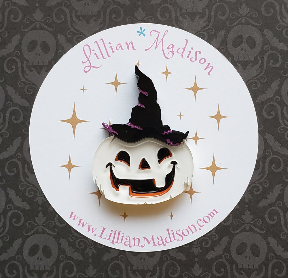 
            
                Load image into Gallery viewer, White Jack O&amp;#39; Lantern Brooch
            
        